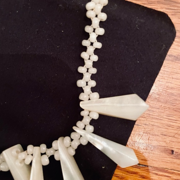 Vintage hand strung mother of pearl necklace. I bought this in France. - Picture 4 of 7